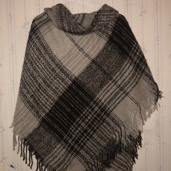 Poncho - Picture 3 of 3
